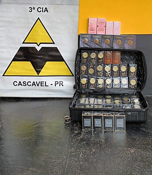 BPRv apreende perfumes irregulares durante fiscalização em ônibus na PR-585, em Toledo