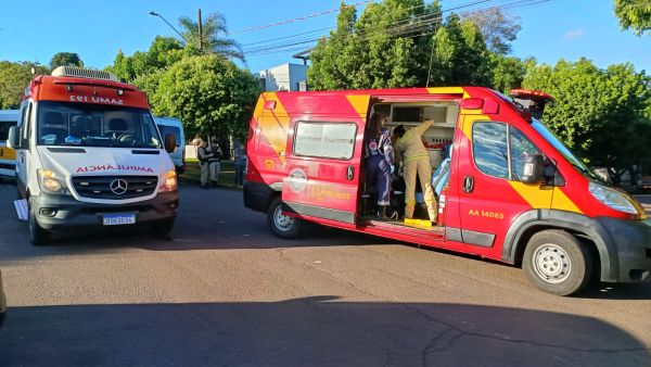 Ciclista sofre traumatismo craniano após colisão com van no Centro de Toledo