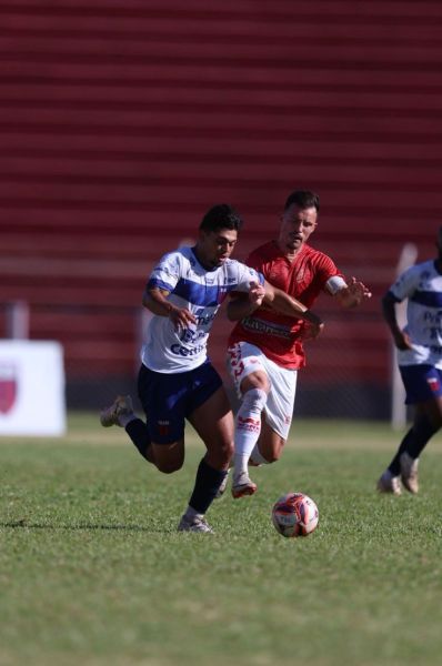 Kauã brilha, defende pênalti no fim e mantém o Toledo Esporte vivo na Segundona do Paranaense