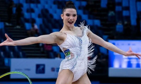 Com melhor marca da temporada, Maria Eduarda Alexandre chega a duas finais e fica entre as melhores do mundo