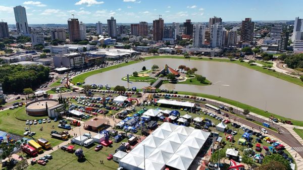 Encontro de Veículos Antigos reúne 2.839 modelos e atrai 70 mil pessoas em Toledo