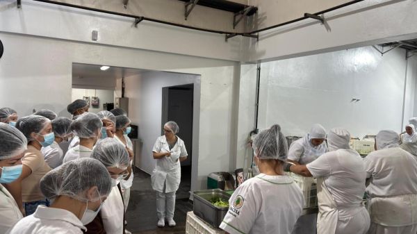 Cozinha Social recebe visita de estudantes de nutrição do Paraguai