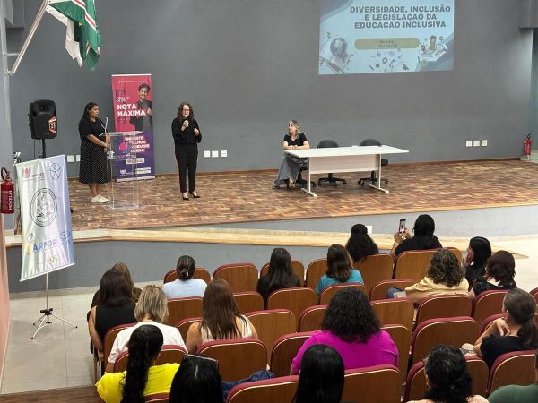 Capacitações do PADG e PADIs reúnem professores da rede municipal