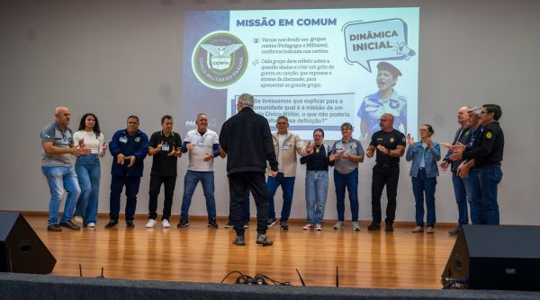 Formação reúne pedagogos e militares de colégios cívico-militares de quatro regionais em Toledo