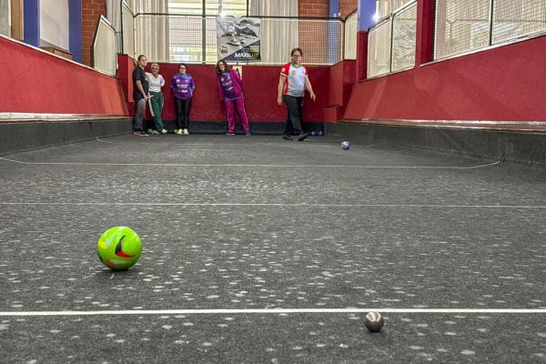 Equipes recebem premiação do Torneio de Bocha Amadora Feminina 60+