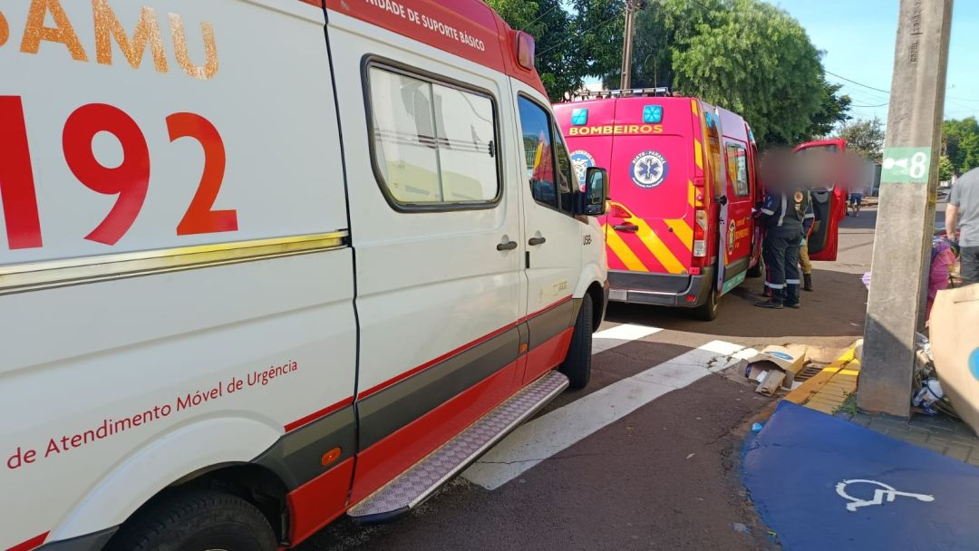 Motociclista é detido após agredir motorista com capacete após colisão na Vila Pioneiro