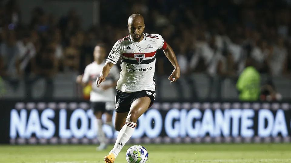Lucas Moura passa por cirurgia após romper tendão de Aquiles