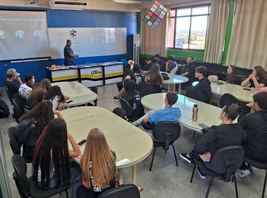 Estudantes de Tupãssi visitam a UTFPR Toledo em atividade de aproximação com o ensino superior
