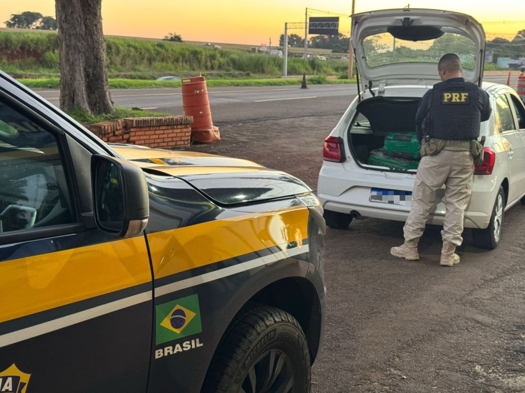 PRF intercepta dois motoristas de aplicativo transportando drogas na região de fronteira do Paraná