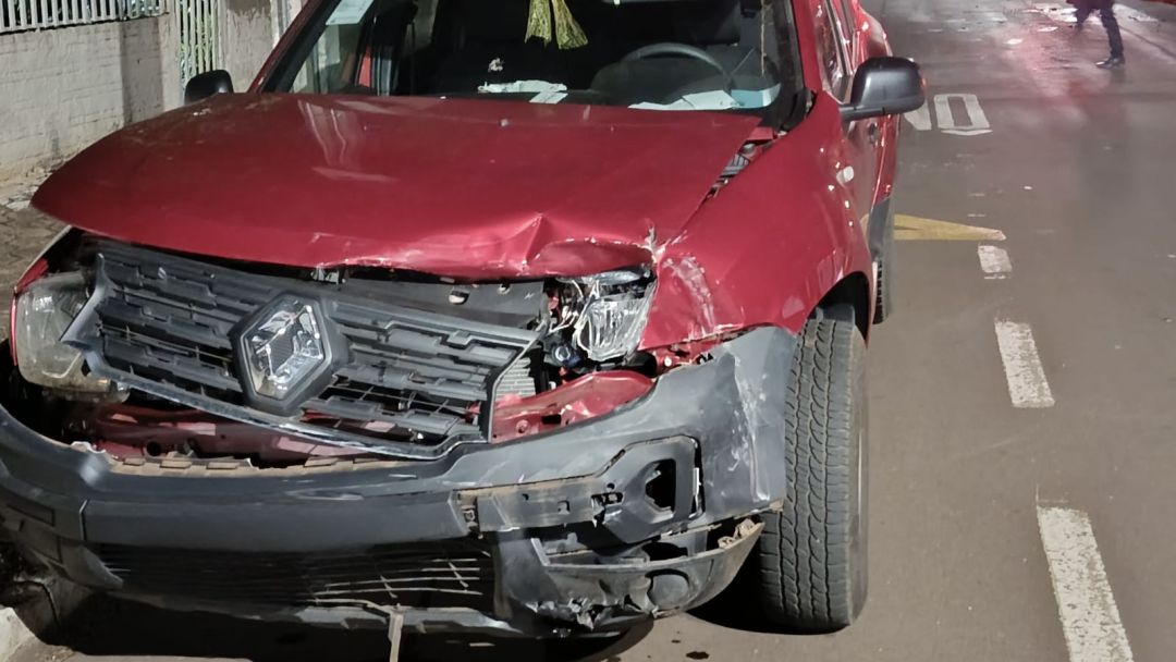 Motorista é detido por embriaguez após colisão entre duas caminhonetes em Toledo