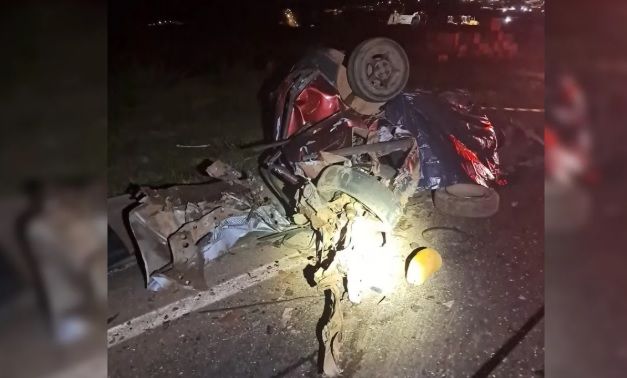 Motorista de 24 anos morre em colisão frontal com carreta no PR