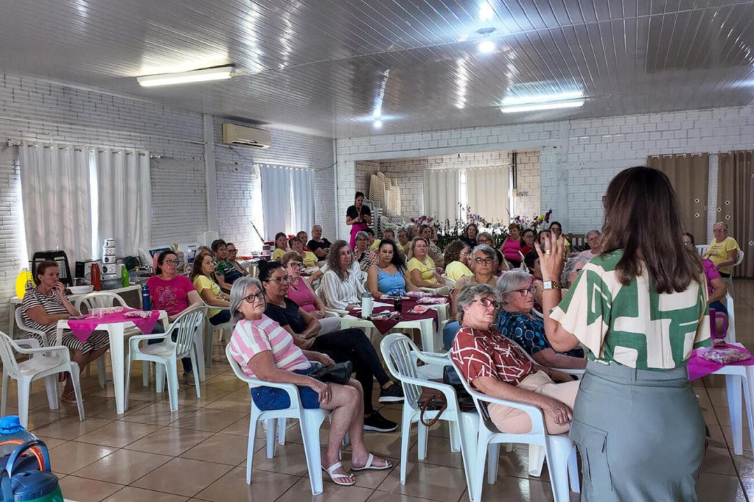 Secretaria da Mulher participa de confraternização do Dia das Mães em Novo Sarandi