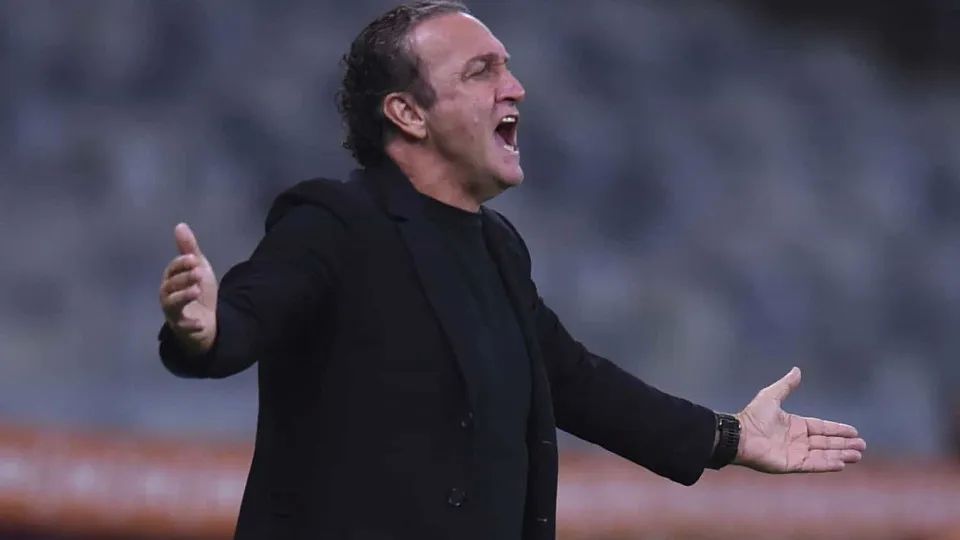 Cuca reprova briga de Neymar e Robinho Junior: 'O único que perde com isso é o Santos'