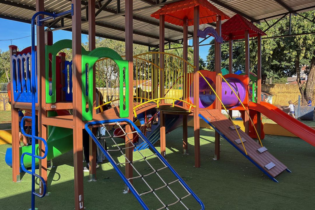 Escola Municipal Borges de Medeiros recebe novos equipamentos, uniformes e melhorias estruturais