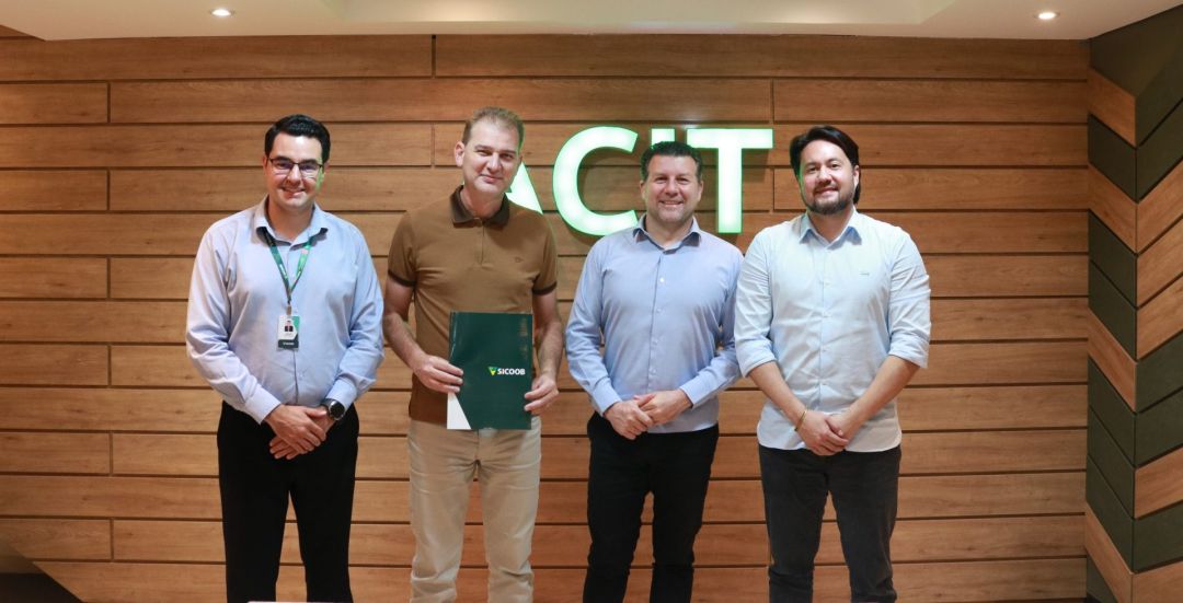 Presidente e vice de Finanças da ACIT recebem representantes do Sicoob Meridional