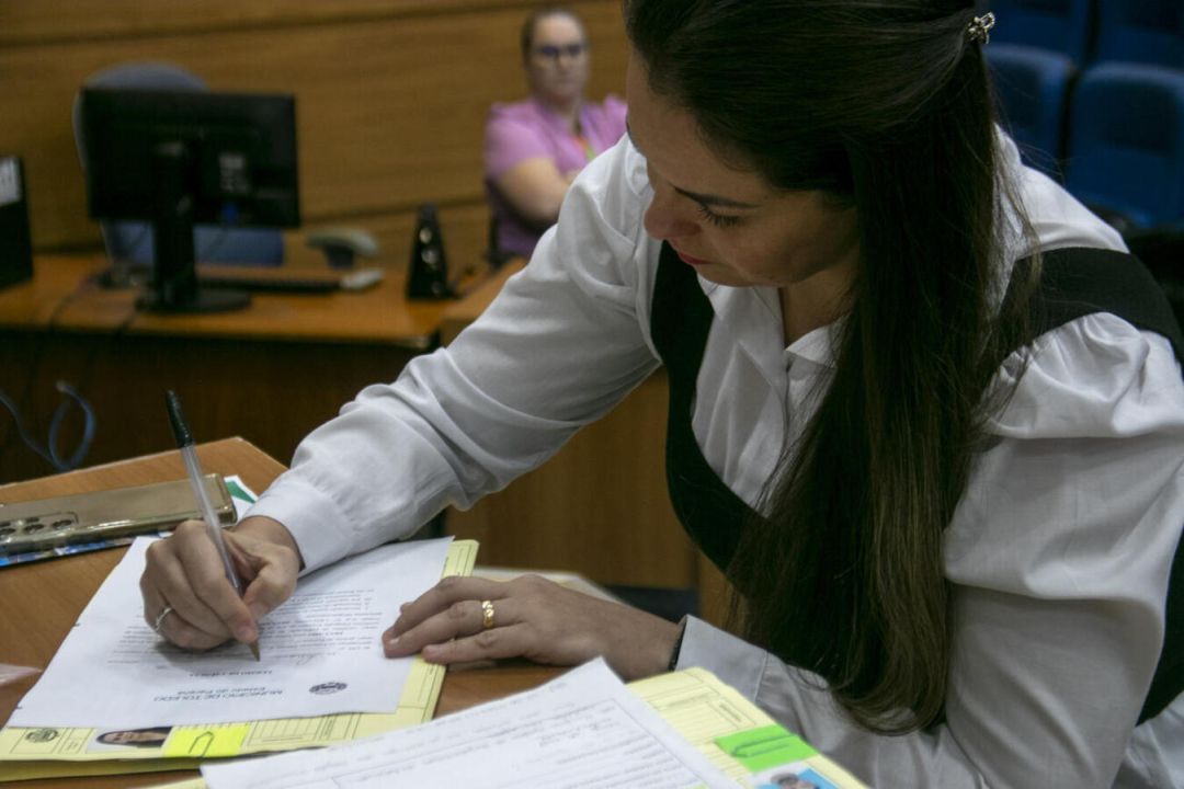 Secretaria de Recursos Humanos empossa 11 novos servidores municipais
