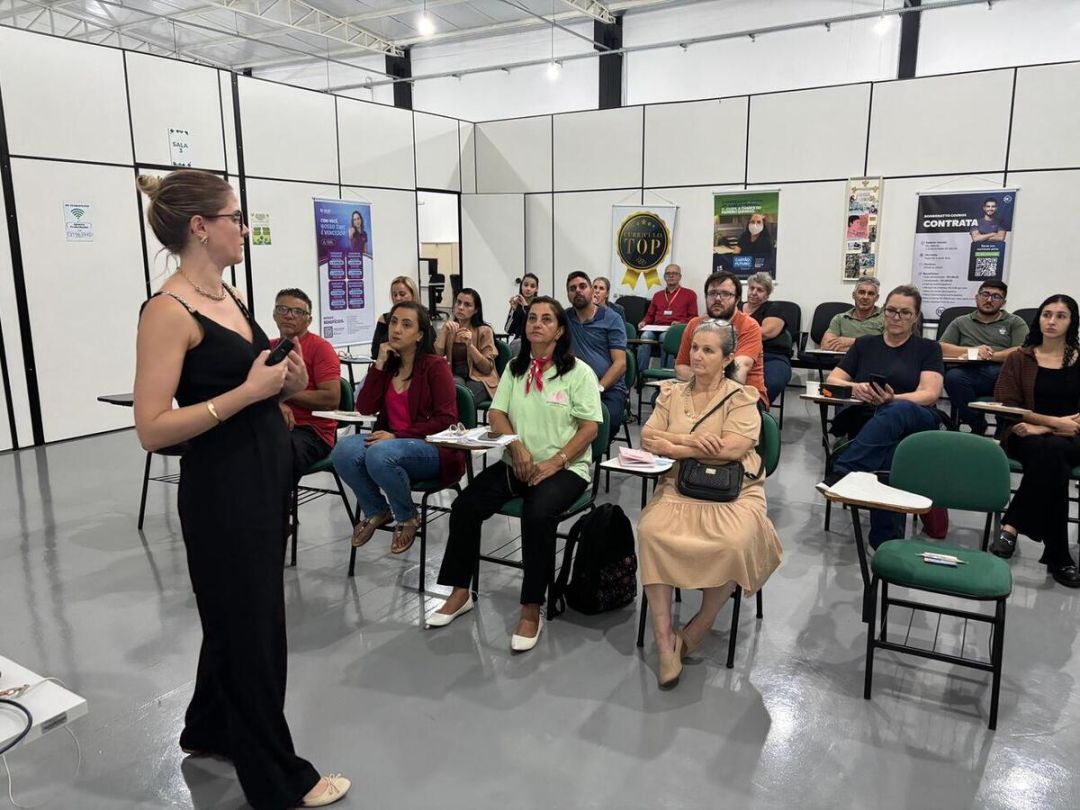Microempreendedores participam de treinamento sobre Marketing Digital