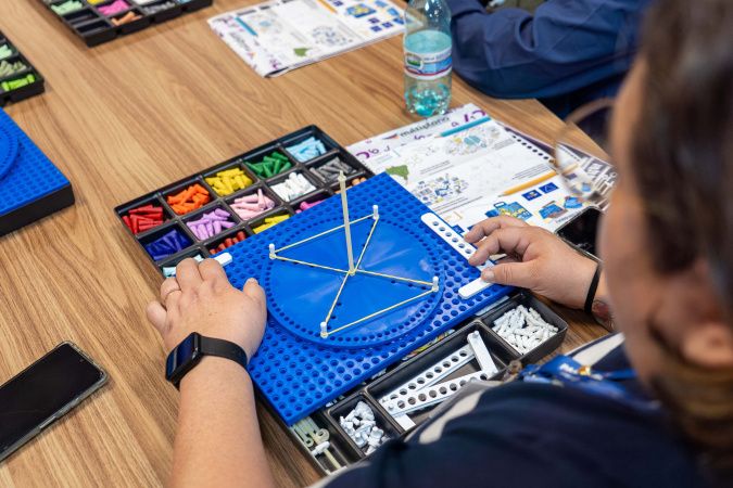 Estado adquire 120 kits para ensino de Matemática a alunos com deficiência visual