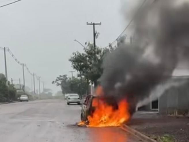 Homem é preso em Palotina após incendiar o carro da ex-companheira devido ao fim do relacionamento