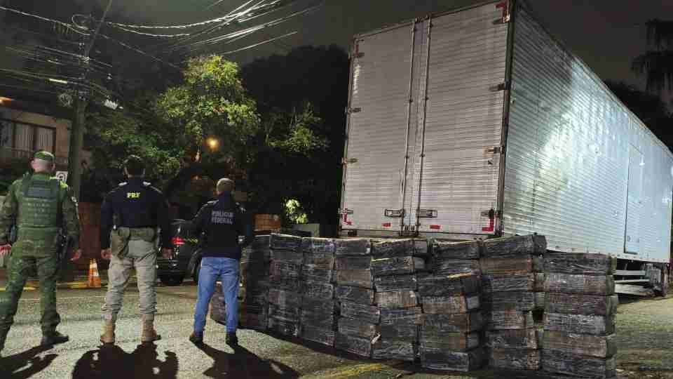 Mais de 1,7 tonelada de droga é apreendida na BR-277 em Cascavel