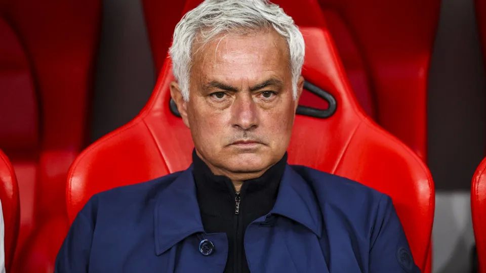 Mourinho acerta retorno ao Real Madrid e deixa Benfica após 8 meses