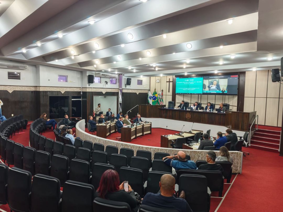 Câmara conclui cassações e abre caminho para posse de suplentes em Toledo