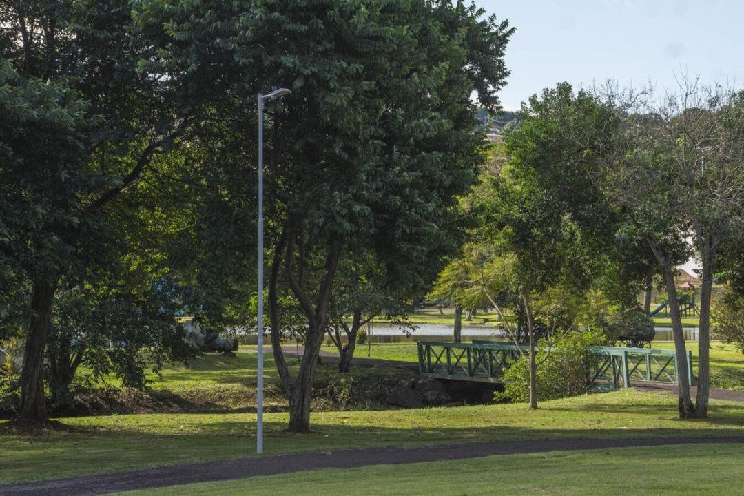 Parque dos Pioneiros de Toledo recebe iluminação na pista de caminhada