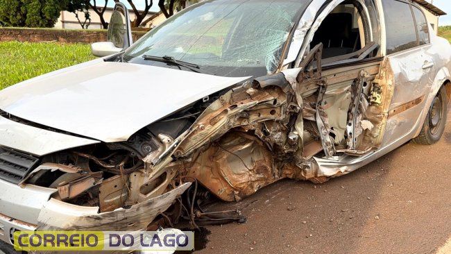 Acidente na PR-495 deixa dois feridos após colisão entre carro e caminhão em Santa Helena
