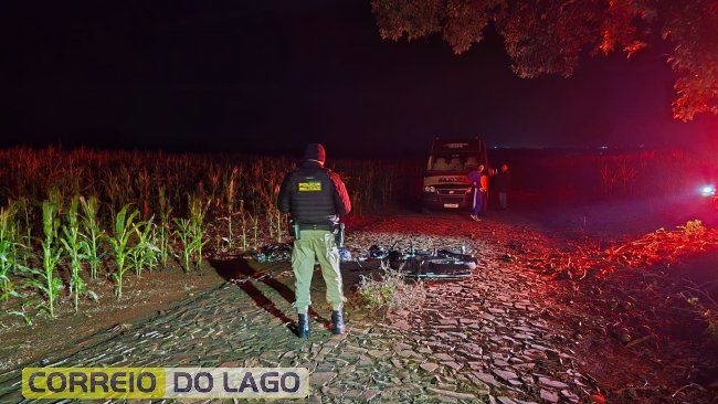 Jovem morre em colisão de moto contra árvore no interior de Santa Helena