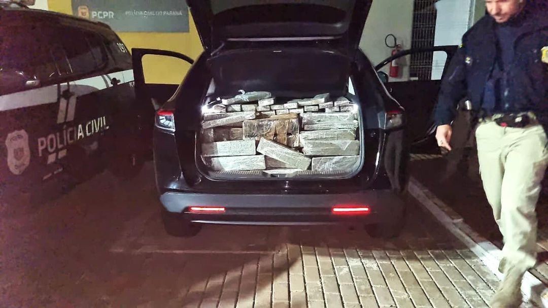 PRF apreende maconha escondida no assoalho de HRV em Cascavel
