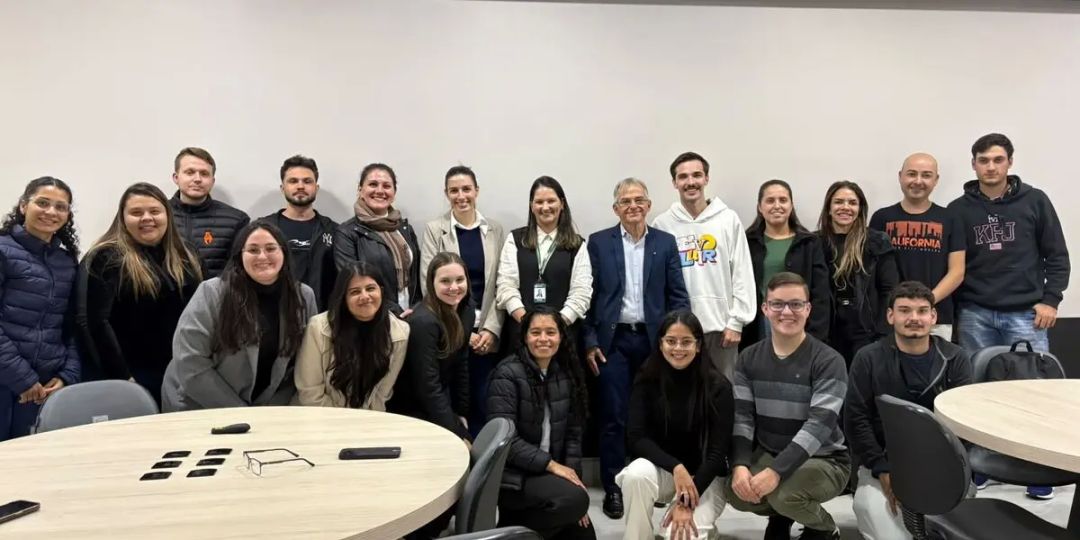 Acadêmicos da FAG Toledo entregam mapeamento socioprofissional estratégico para a empresa de aço de Toledo