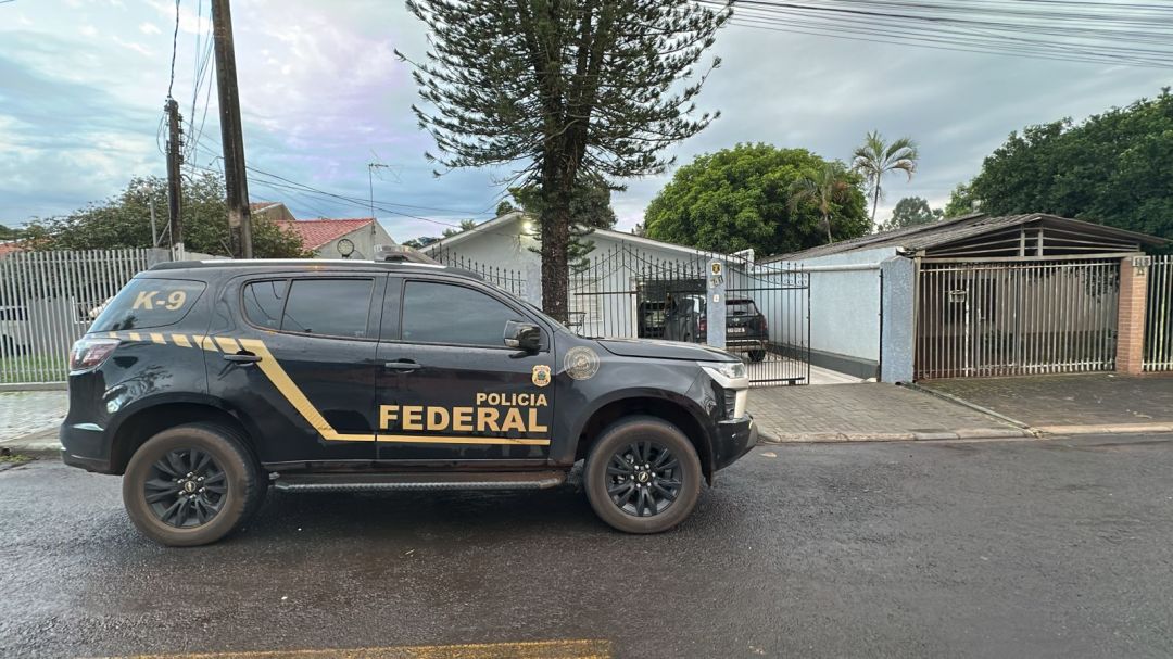 PF desarticula esquema milionário de descaminho com participação de policiais no Paraná e Ceará
