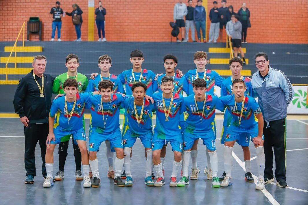 Toledo conquista três títulos na fase regional dos Jogos Escolares do Paraná no futsal