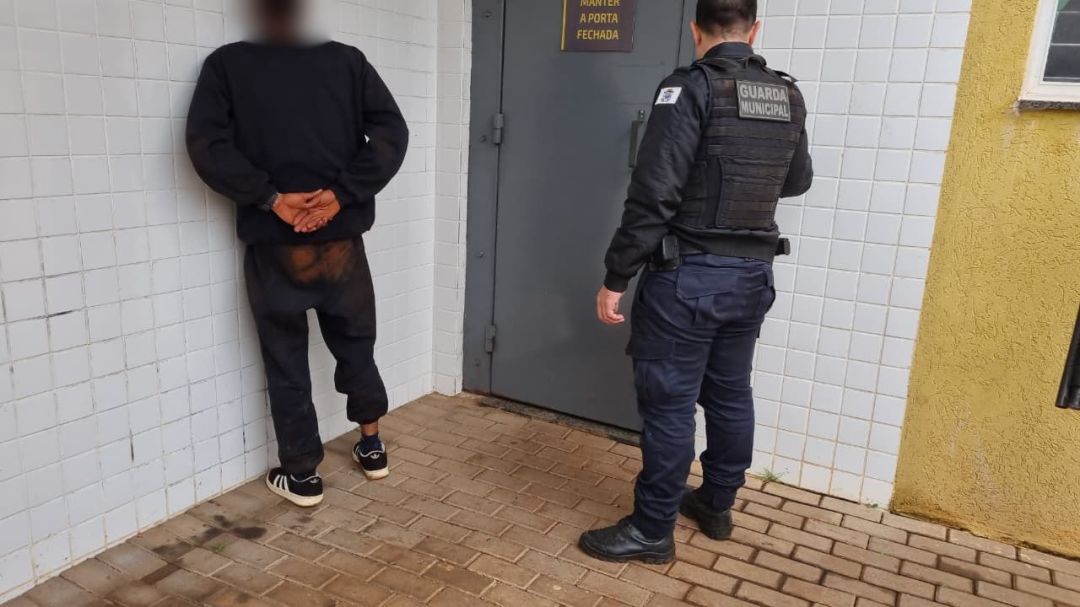 Homem é preso após espancar e deixar vítima inconsciente em Cascavel