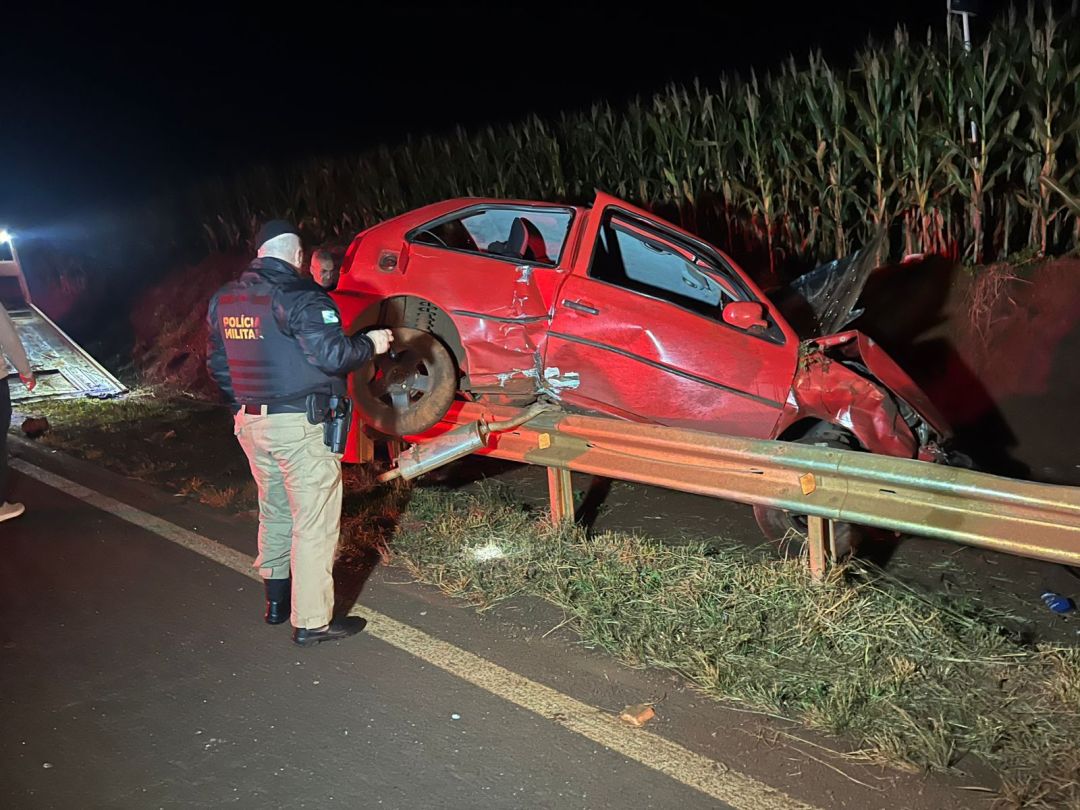 Gol fica destruído após capotamento na PR-491 em Nova Santa Rosa