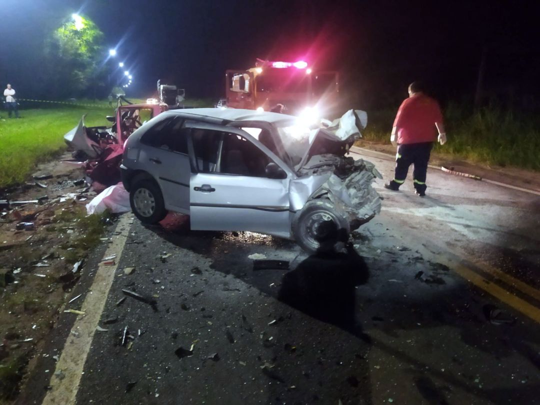 Acidente grave na PR-463 deixa quatro mortos em colisão frontal