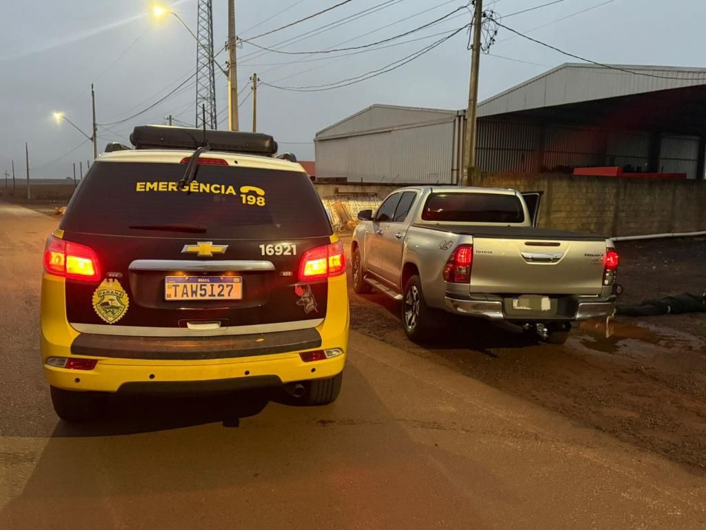 Hilux furtada é recuperada após perseguição na PR-182 entre Francisco Alves e Palotina