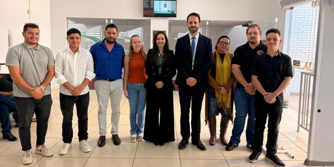 Acadêmicos de Direito da FAG Toledo iniciam projeto de visitas aos Três Poderes pela Câmara Municipal