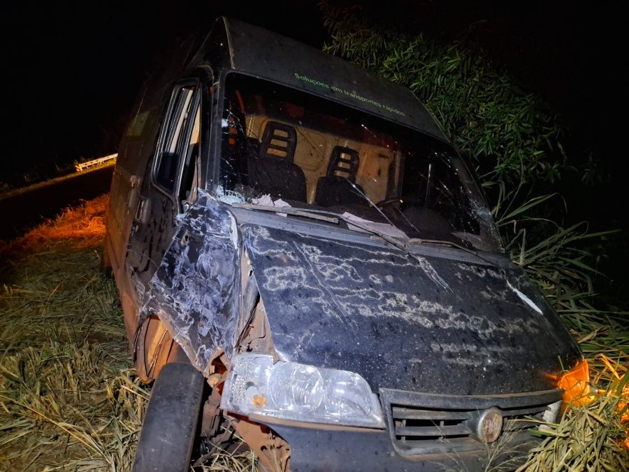Van de Toledo se envolve em colisão frontal com caminhão na PR-182 entre Palotina e Francisco Alves