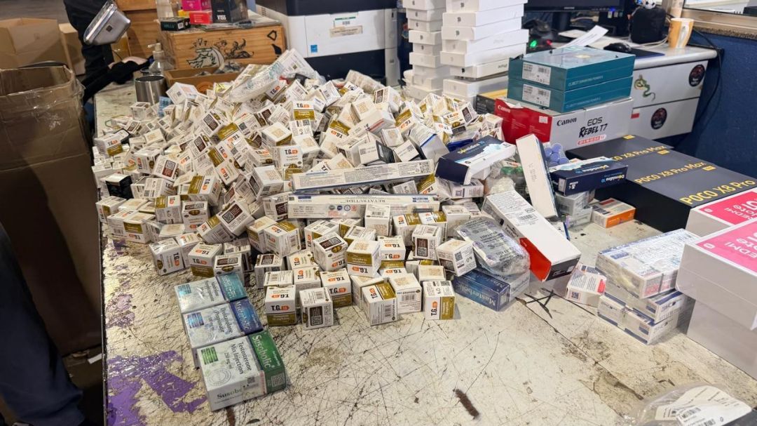 Receita Federal intercepta bagagem com R$ 1,3 milhão em emagrecedores e celulares em Céu Azul