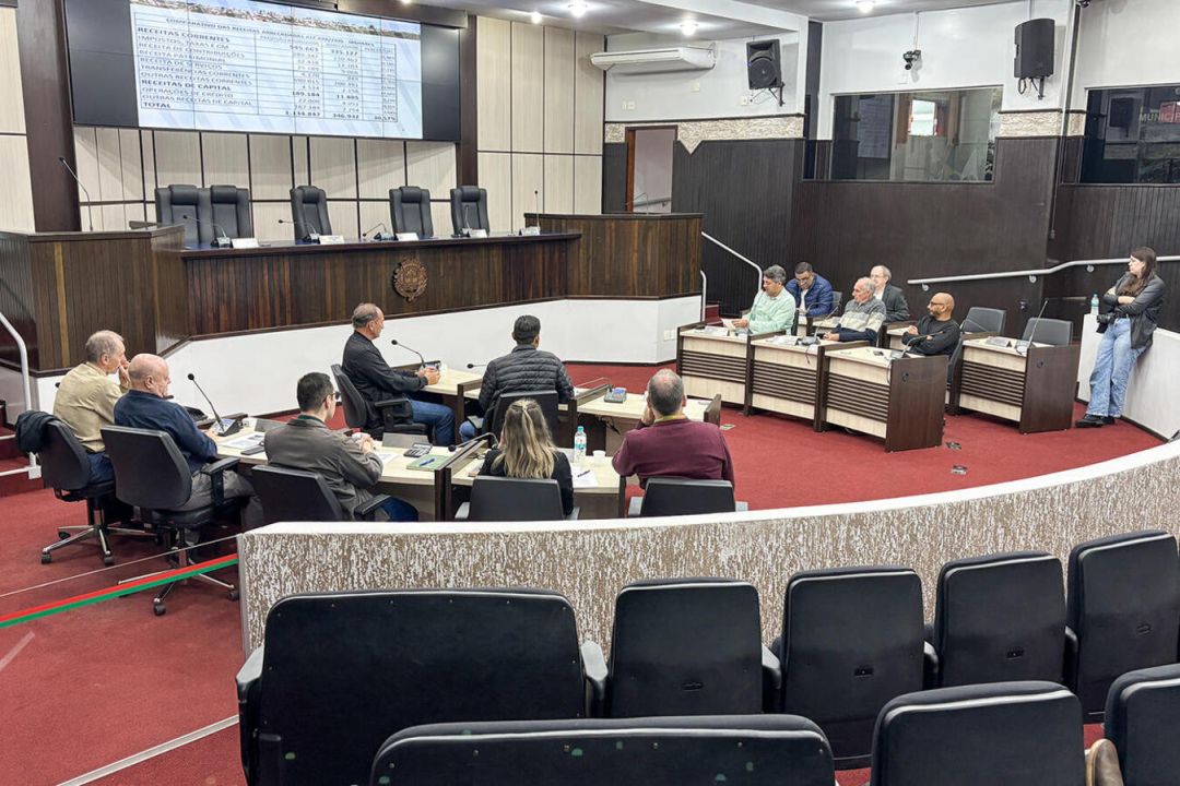 Na Câmara, Executivo apresenta relatório de cumprimento de metas fiscais