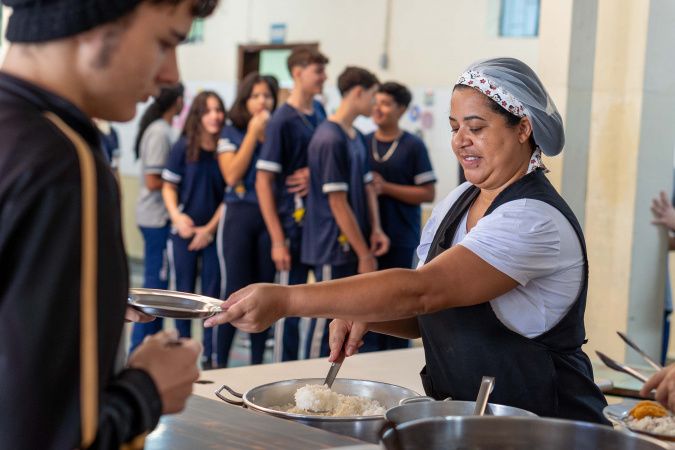 Estado lança edital de R$ 8,8 milhões para alimentação escolar inclusiva e especializada