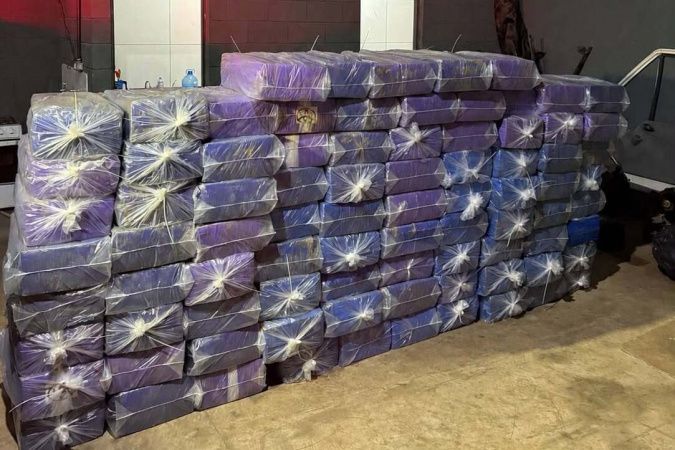 PC apreende mais de 2 toneladas de maconha e prende cinco pessoas no Noroeste do Paraná
