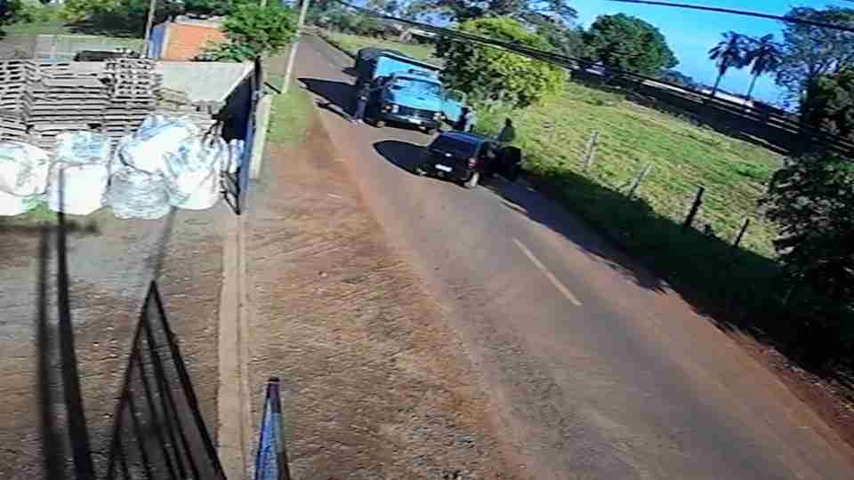 Polícia recupera carga roubada e prende três após assalto a caminhão em Foz do Iguaçu