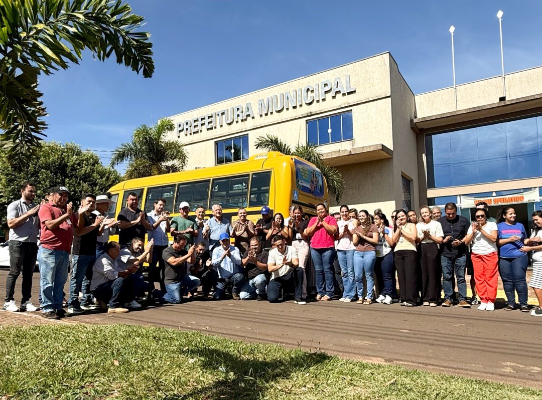 Deputado Federal Sperafico entrega ônibus escolares em municípios da região