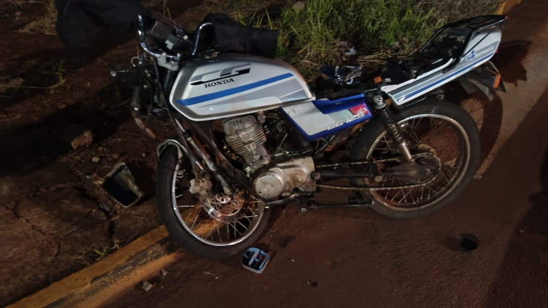Motociclista fica ferido após colisão com picape no Jardim Panorama
