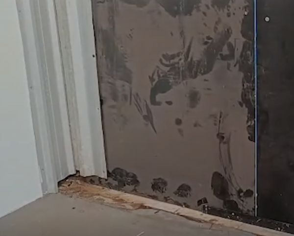 Porta de vidro é quebrada em piscina pública e GM é acionada em Toledo