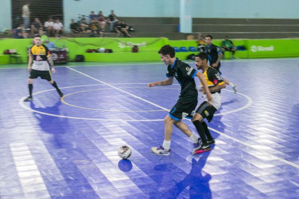 Maio começa com decisões no futsal e abertura do Peladão 50+