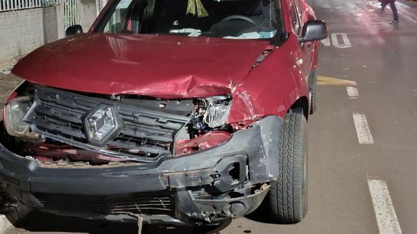 Motorista é detido por embriaguez após colisão entre duas caminhonetes em Toledo