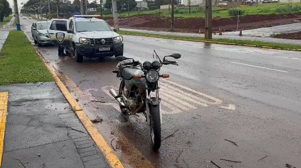 Guarda Municipal de Toledo apreende motocicleta conduzida por jovem sem CNH em Toledo